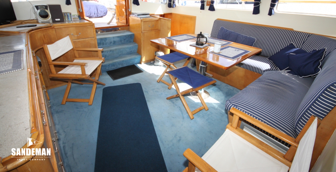 40 Saloon v aft