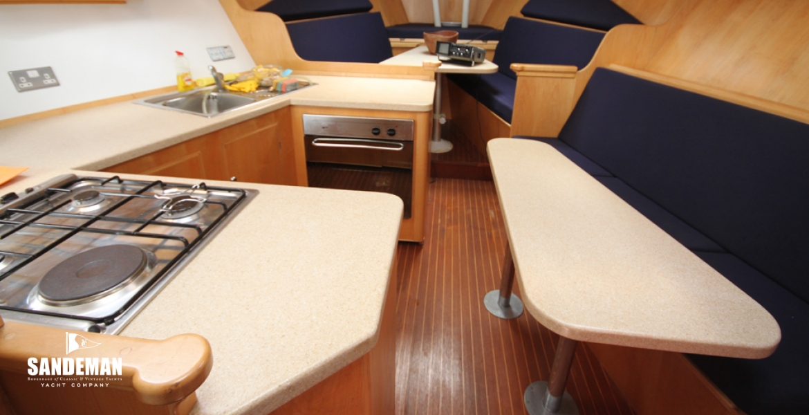 39 Galley v fwd