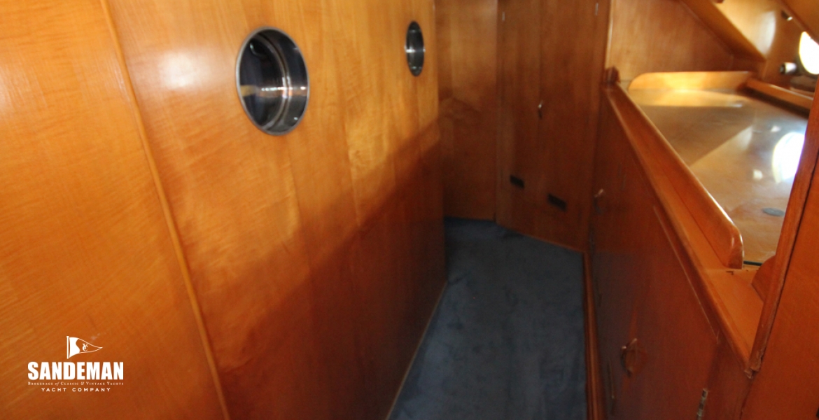 42 Corridor aft