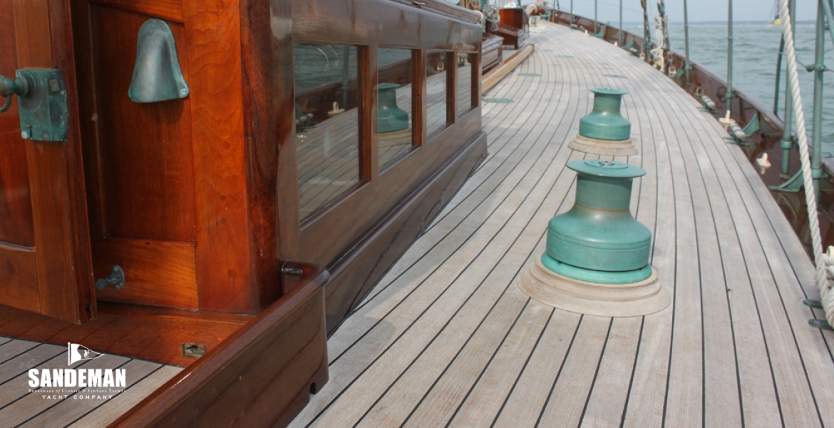 09Sidedeckvfwd.jpg