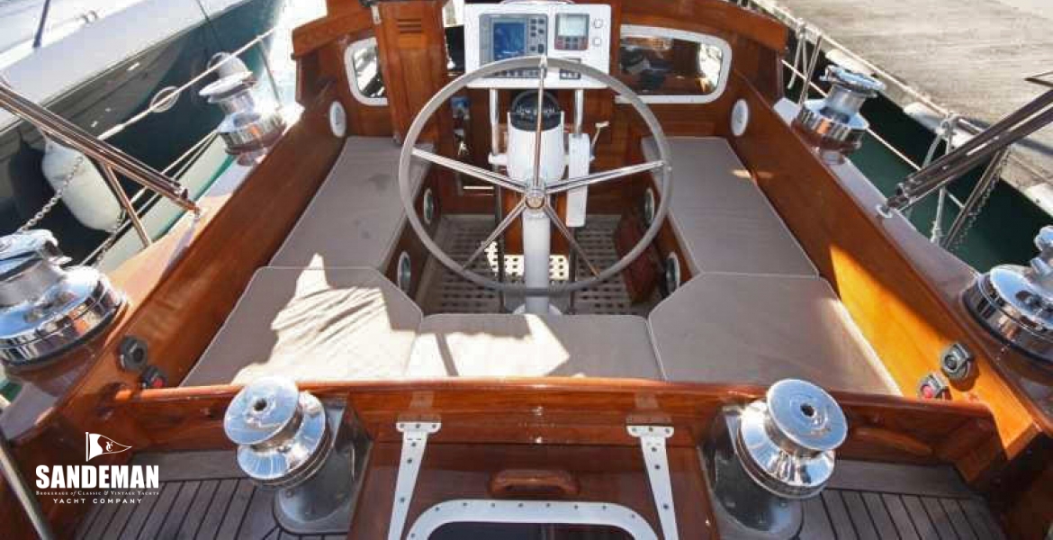 07Cockpit.jpg