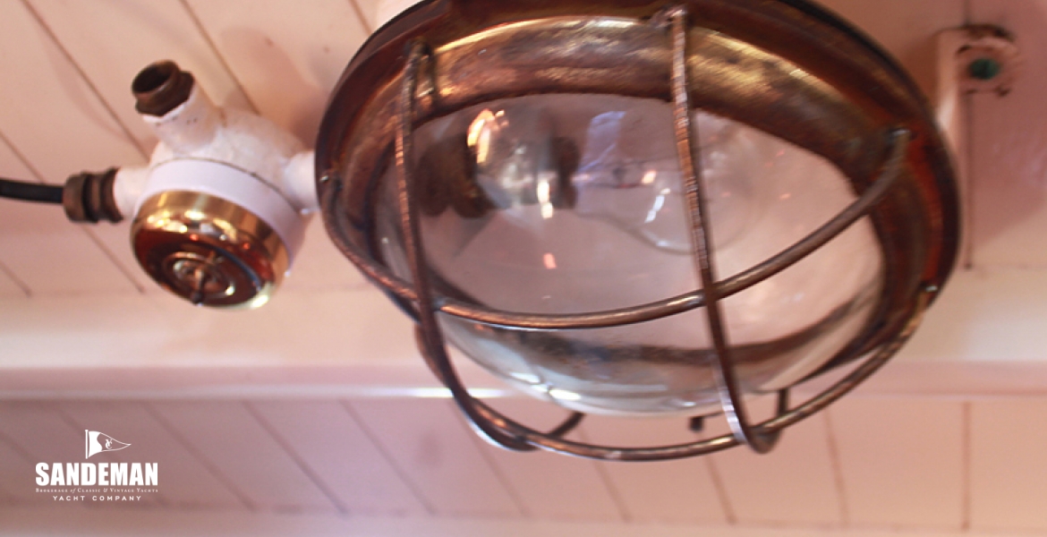 38Deckheadlight.jpg