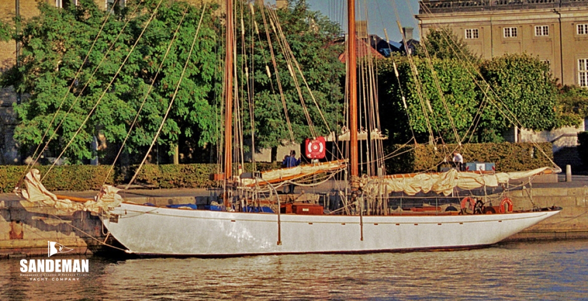 06Abeamalongside.jpg