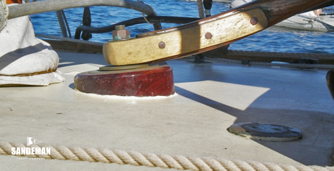 09 Tiller detail.jpg