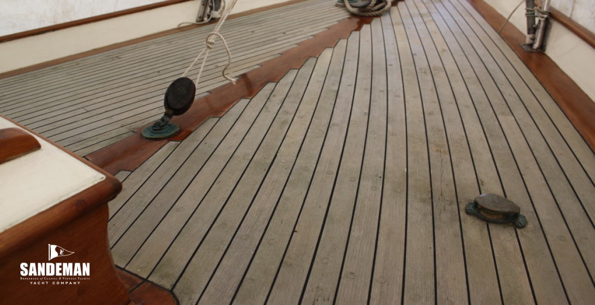 16Foredeck.jpg