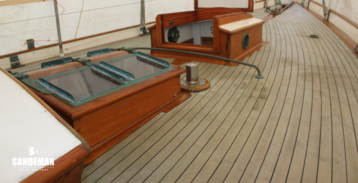 14Stbdsidedeckvfwd.jpg