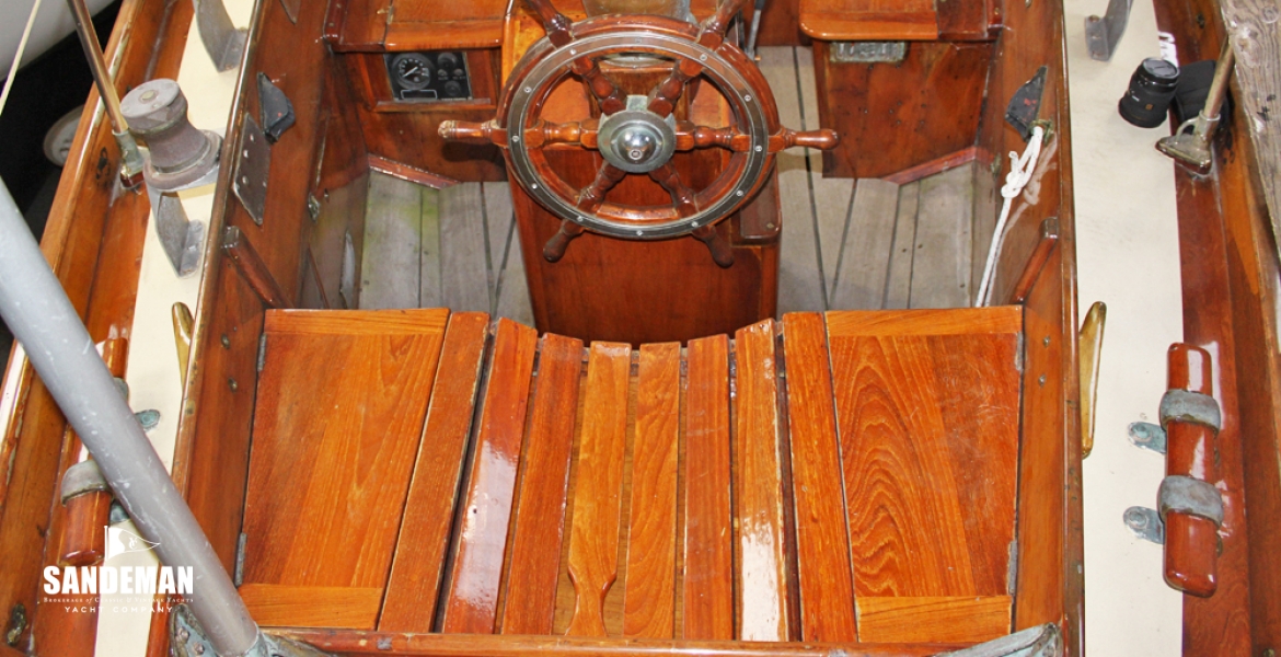 08Cockpit.jpg