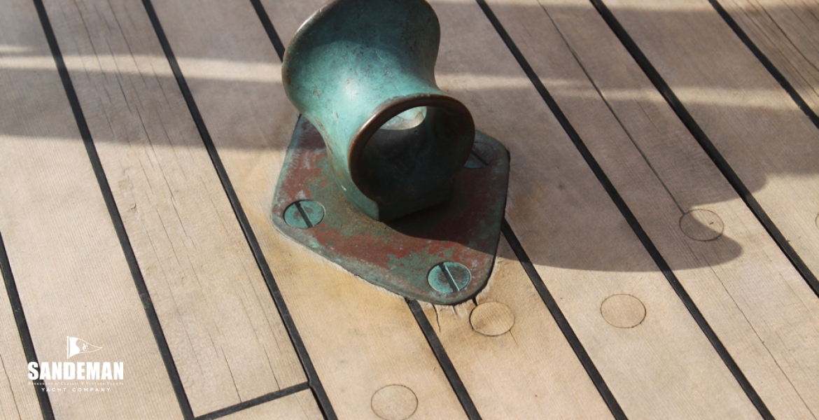 Bonnet fairlead