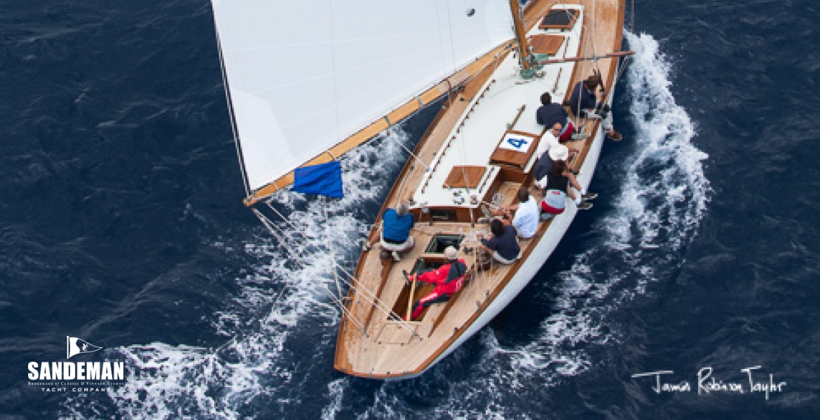 Full sail from aft