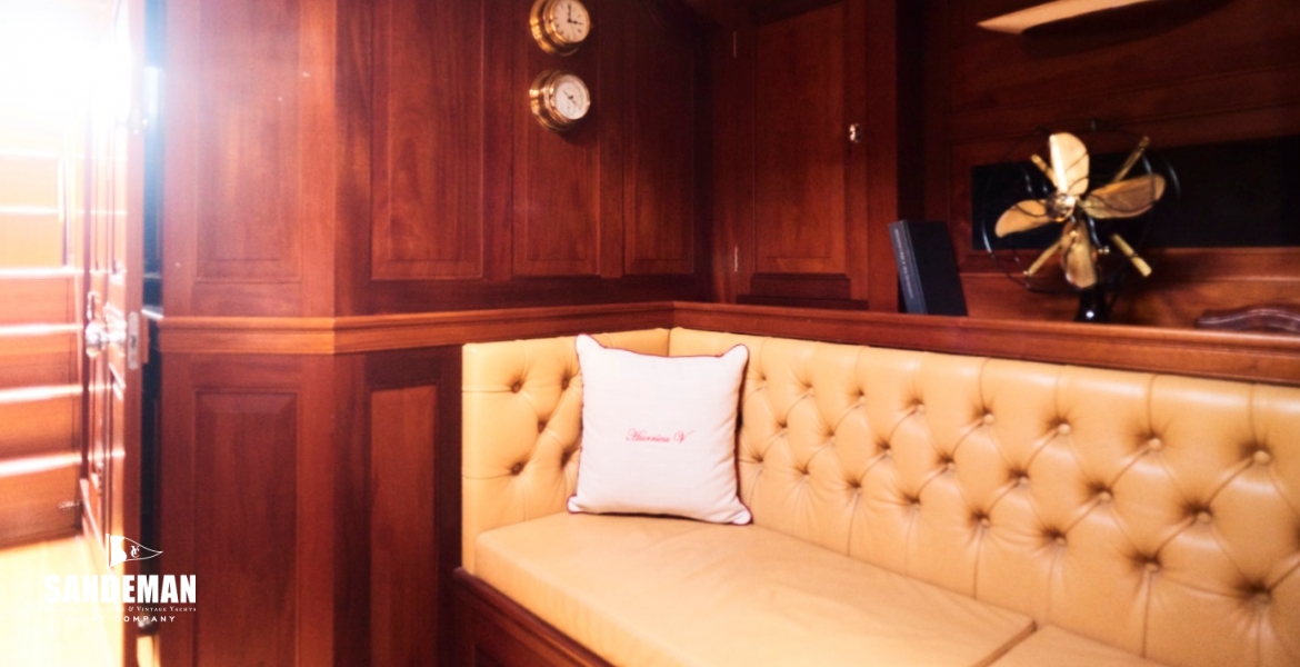 43 Saloon port aft