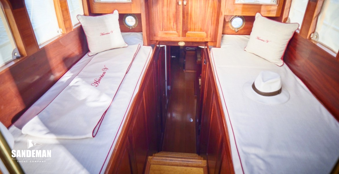 25 Deckhouse