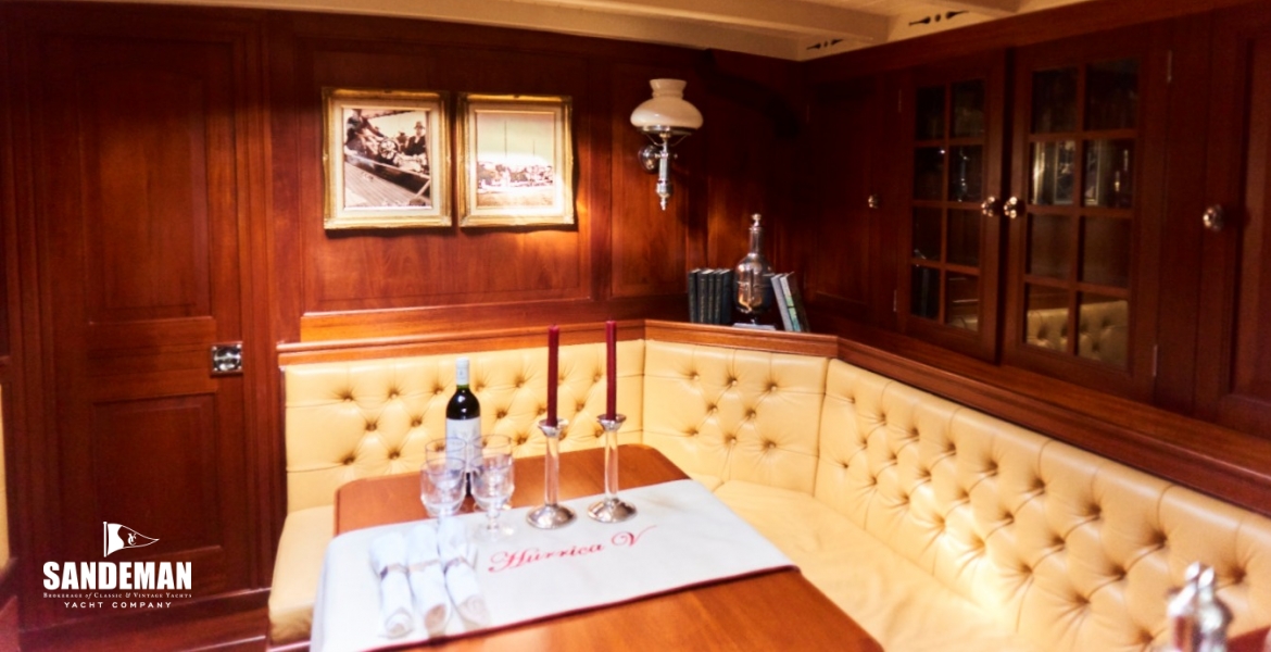 29 Saloon v fwd from galley