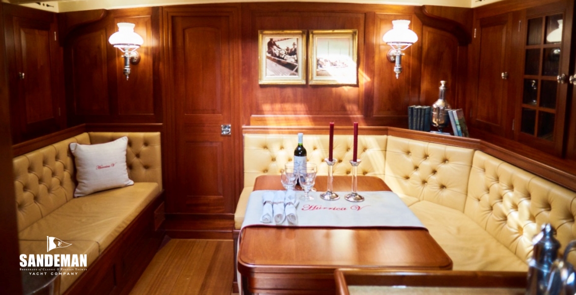 28 Saloon v fwd from galley