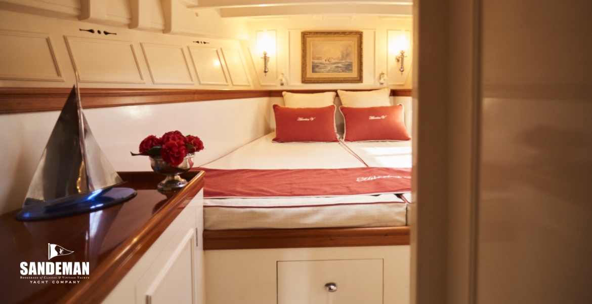 35 Into owner's suite