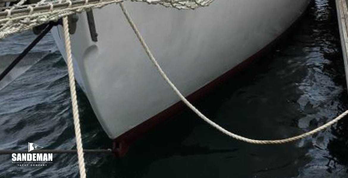 08 Bow view alongside