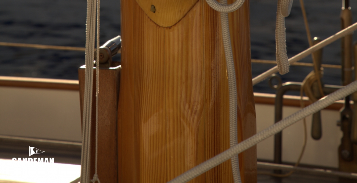 19 Mast detail