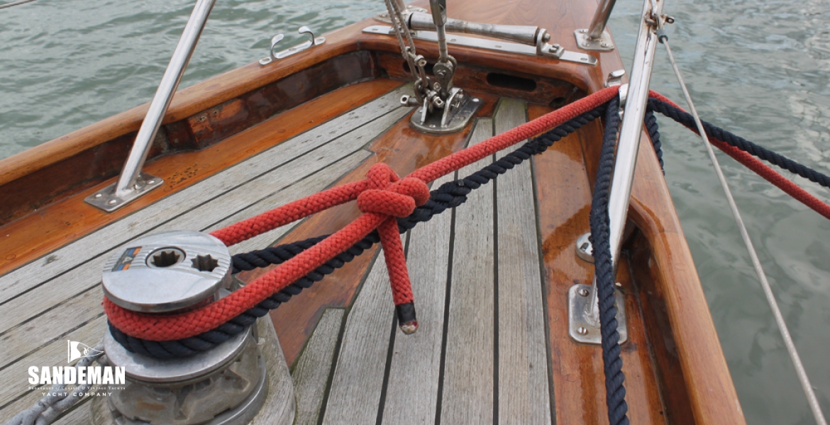 10Foredeckdetail.jpg