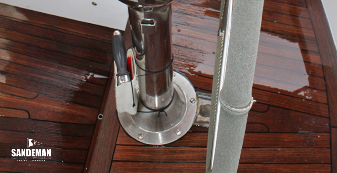 18 Helm from side