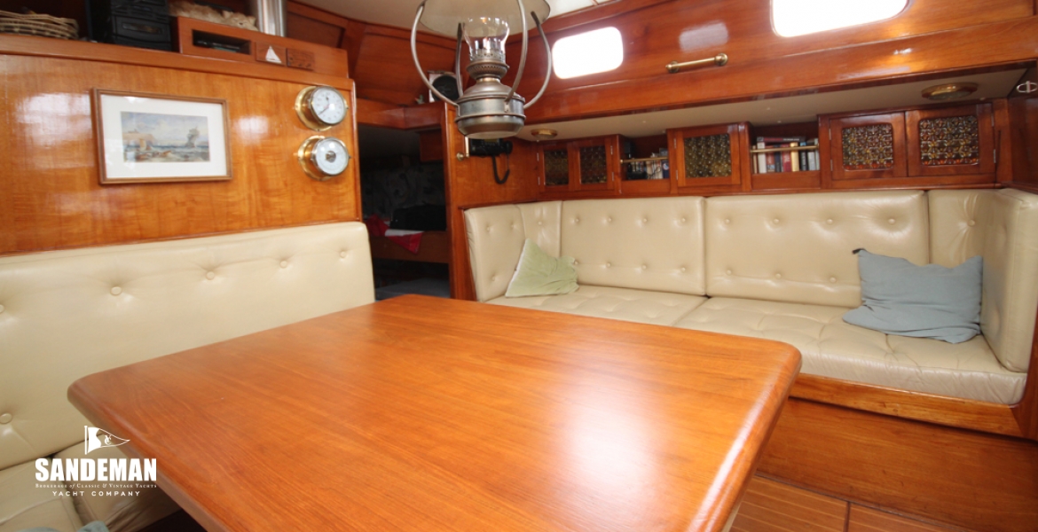 25 Saloon stbd fwd