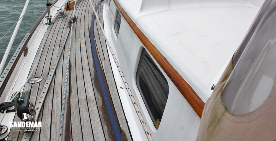 10 Port side deck