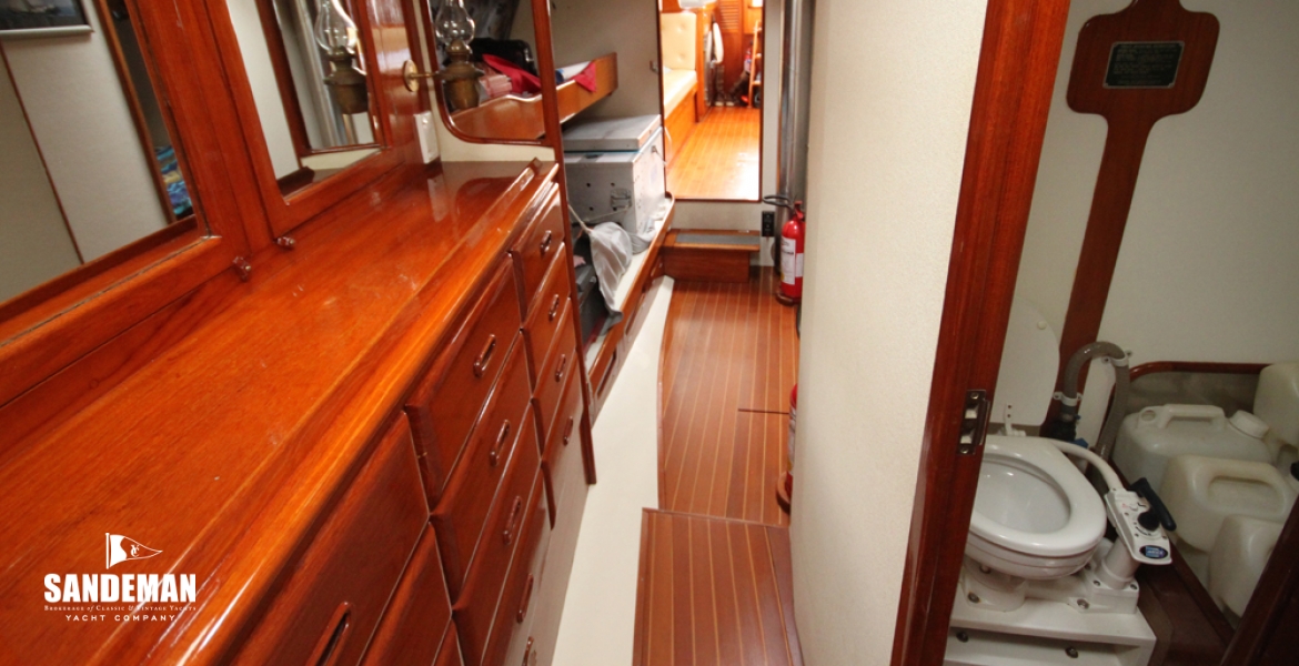 34 Corridor v aft