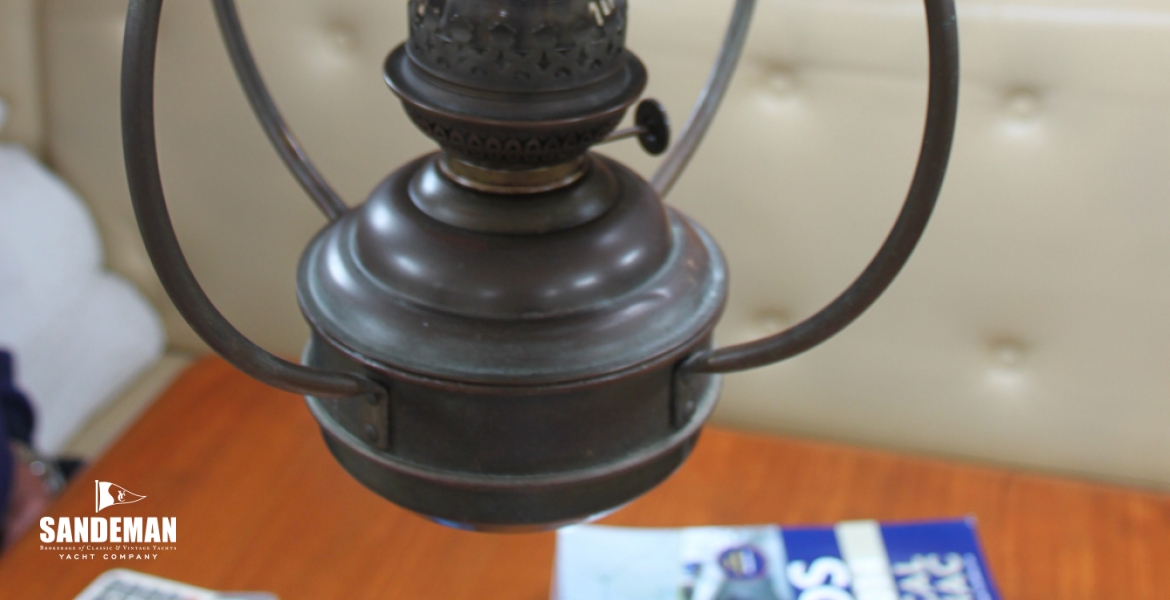 23 Saloon lamp