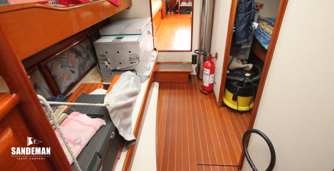 35 Mid cabins v aft