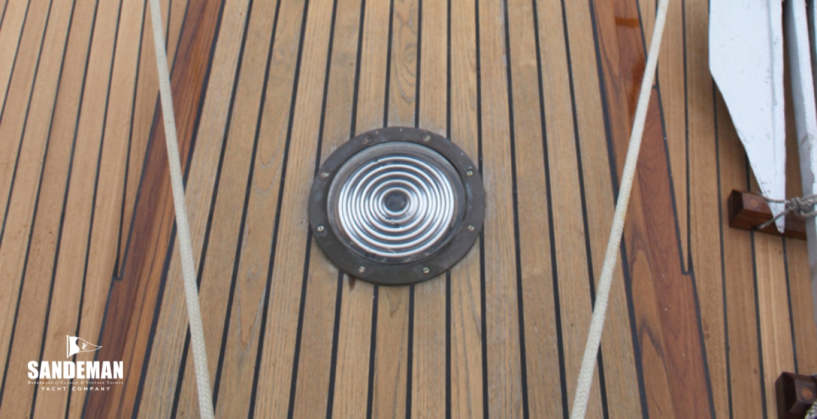 Foredeck view aft