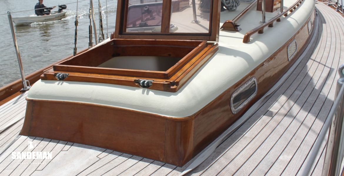 Forehatch v aft