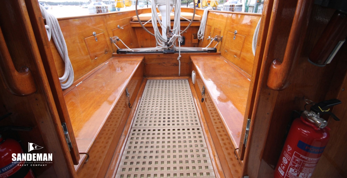 Exit to cockpit
