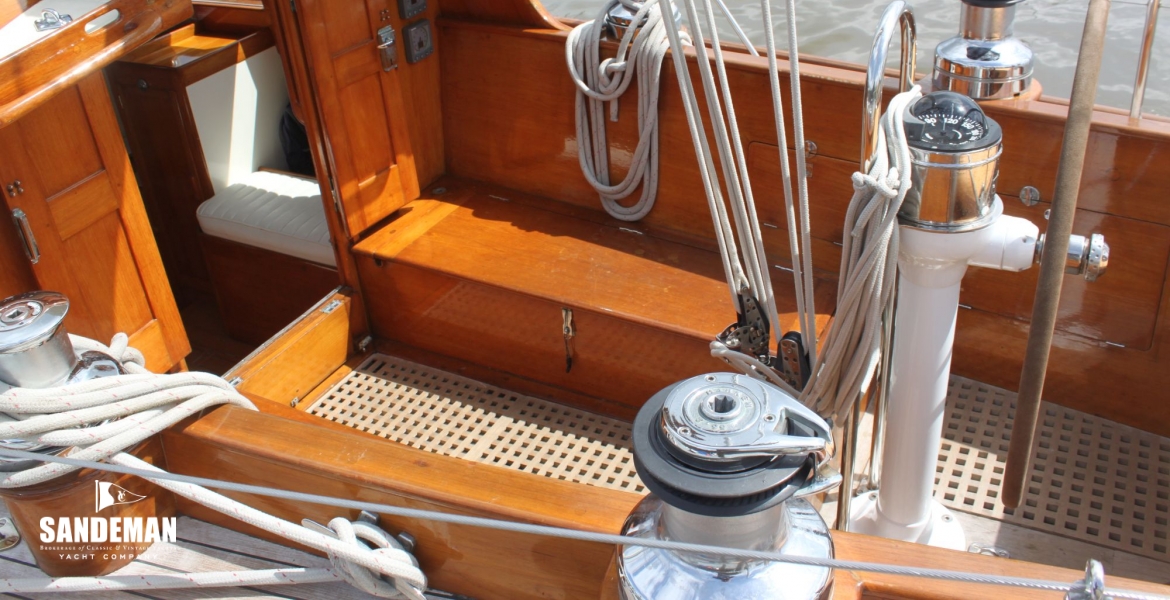 Cockpit to side