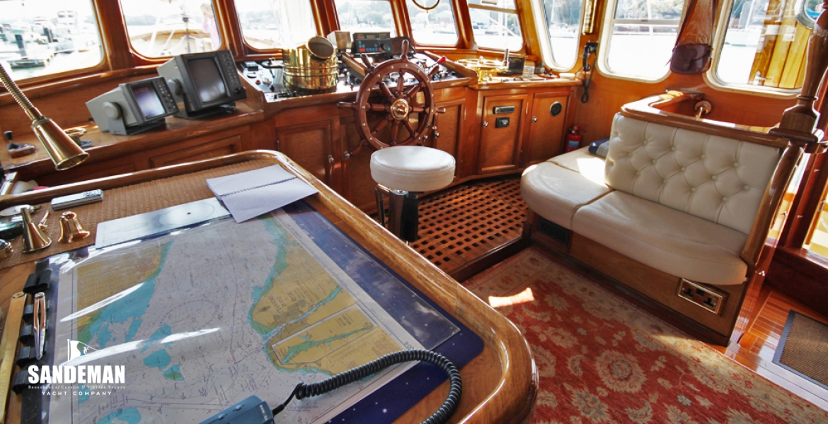 38Wheelhousefwd.jpg