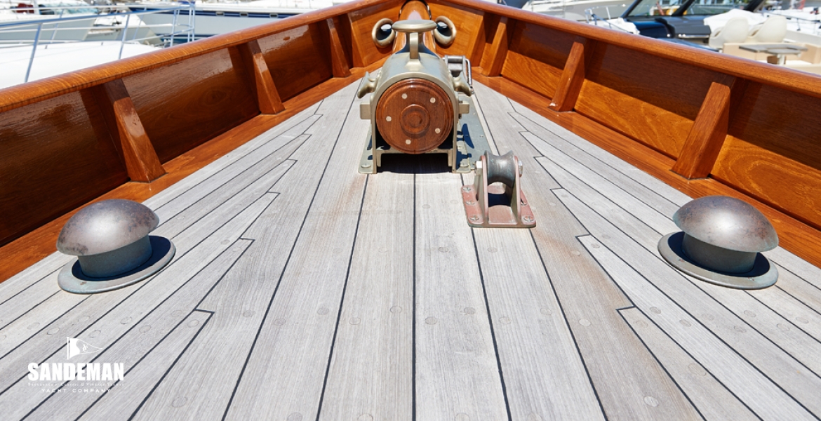 25Foredeck.jpg