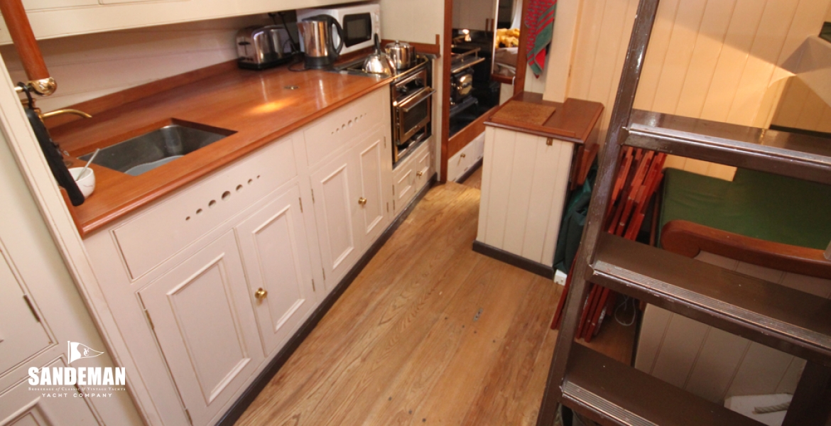 47 Galley v aft