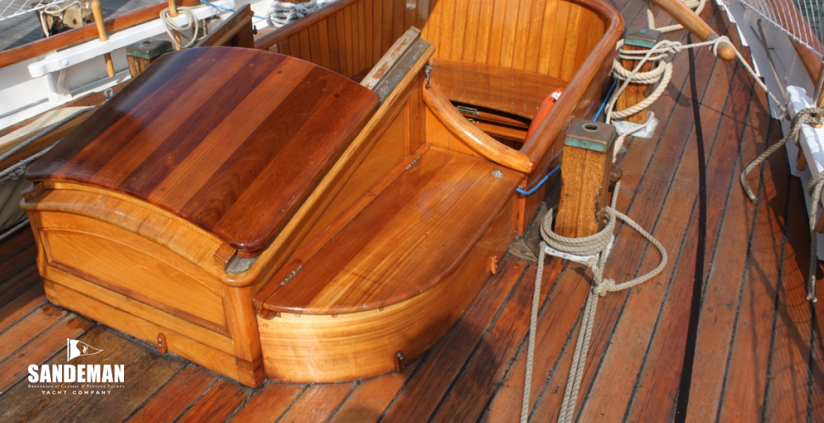 25 Cockpit