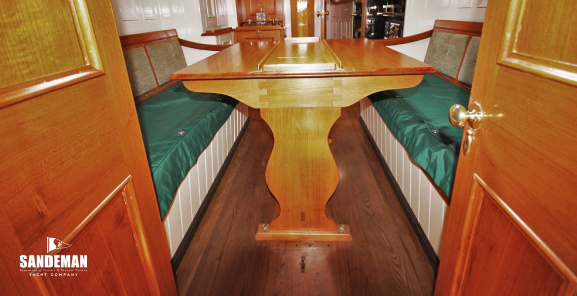37 Saloon table up