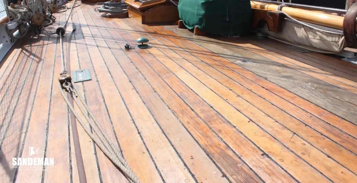 12 Mid deck v fwd