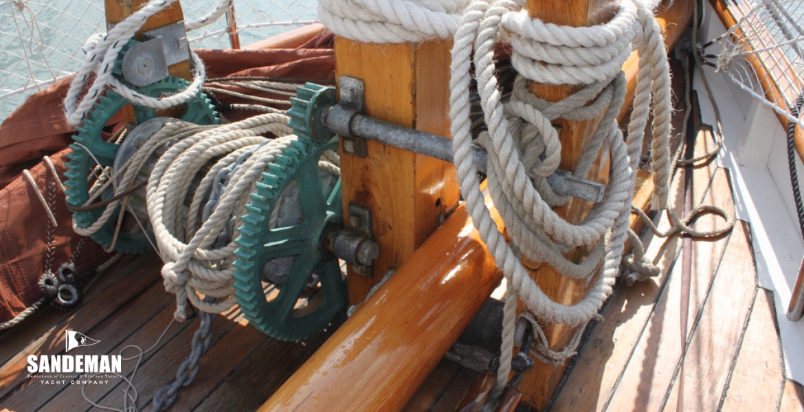 19 Windlass & bowsprit