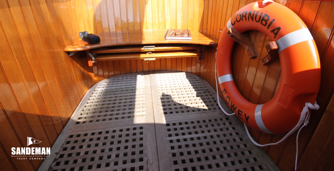 51 Cockpit v aft