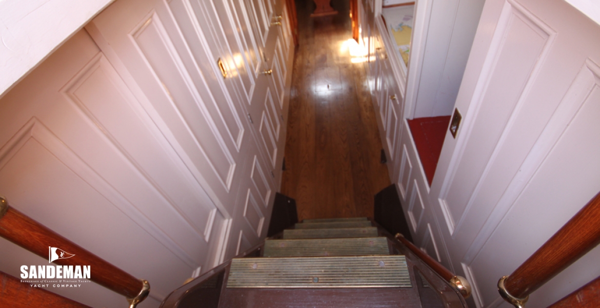 32 Companionway to passage