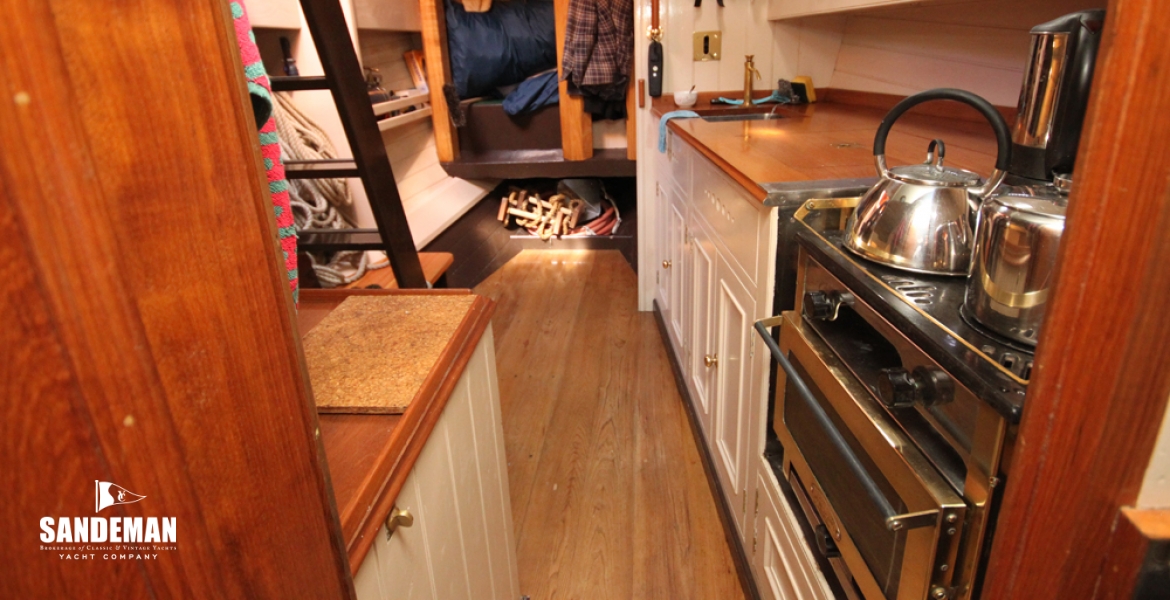 43 Galley v fwd