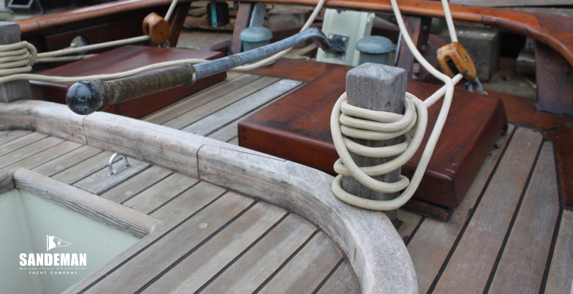 28Aftdeckdetail.jpg
