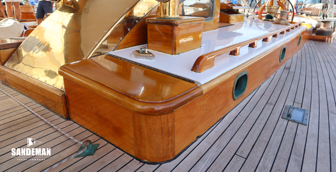 Trunk view aft