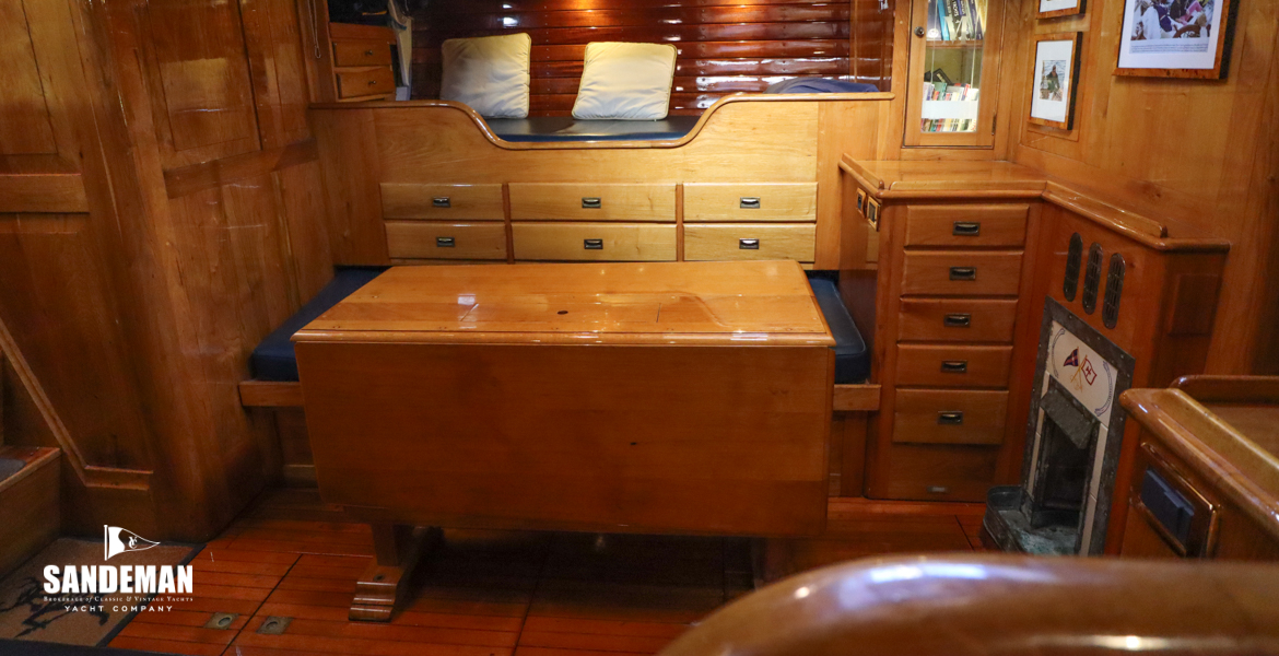 Saloon view to port