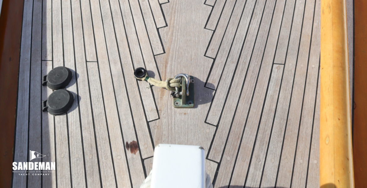 Foredeck view aft