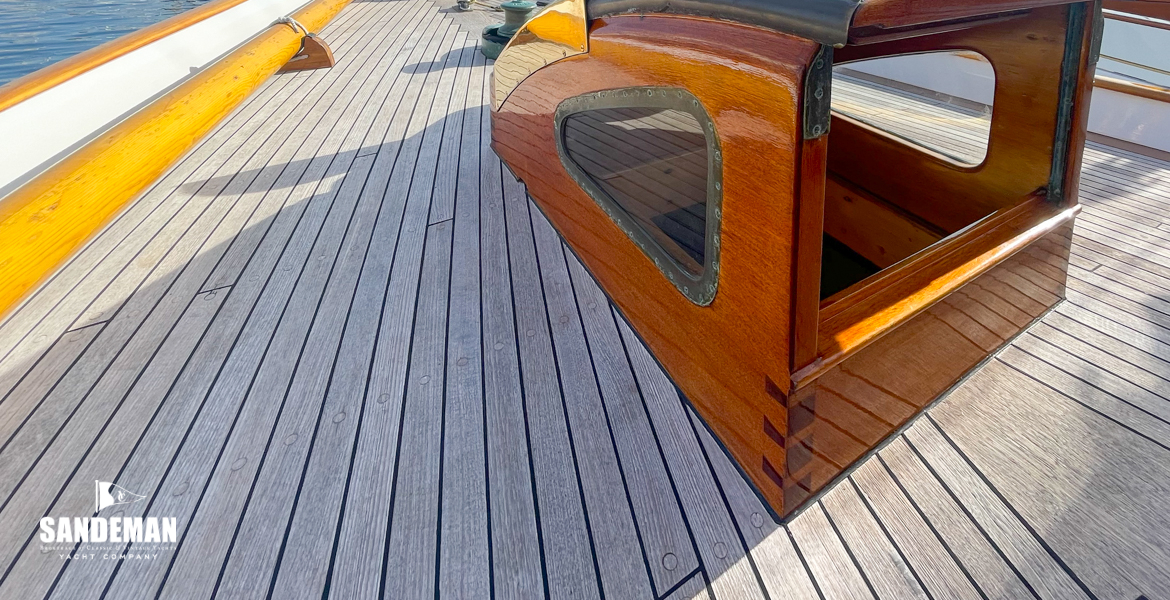 Foredeck view forward