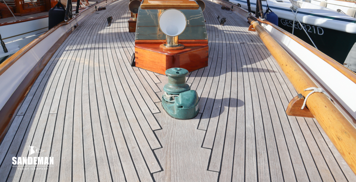 Foredeck view aft