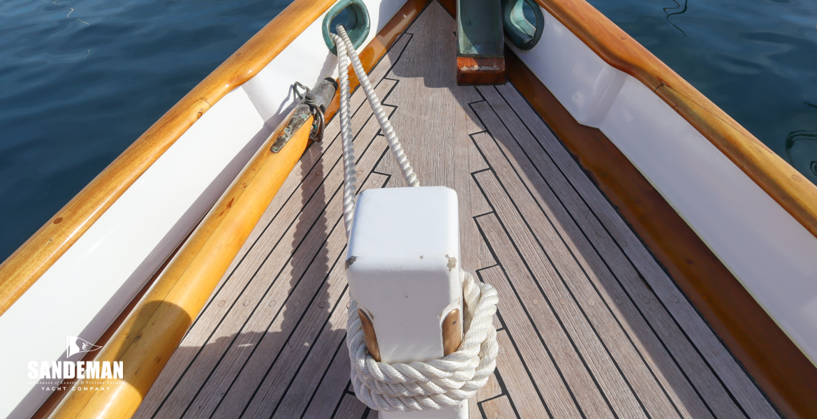 Forward foredeck details
