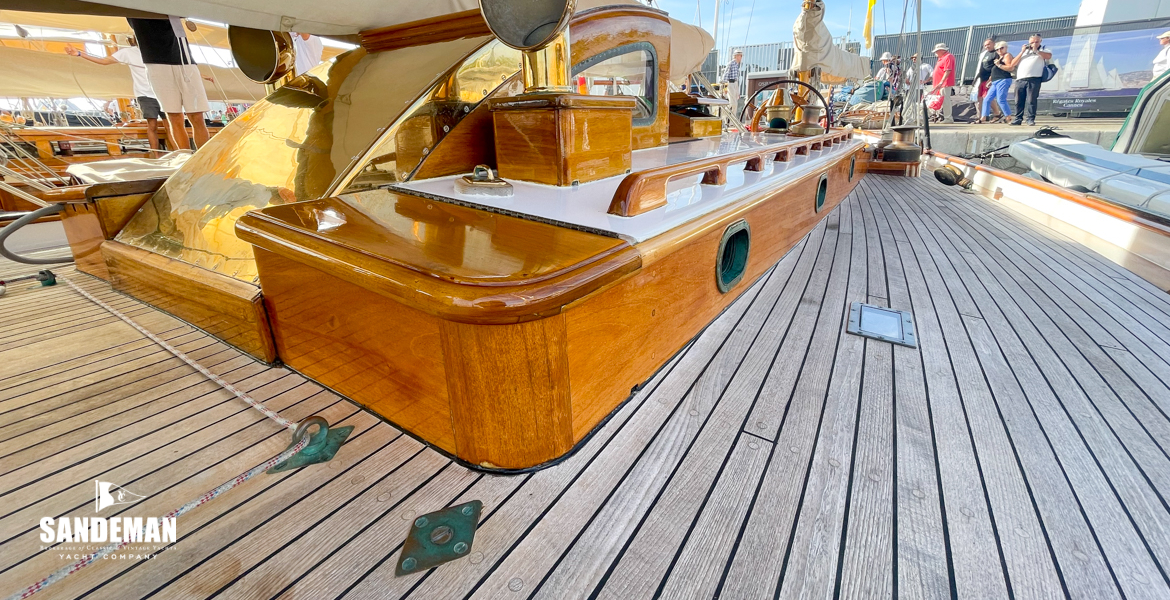 Trunk view aft