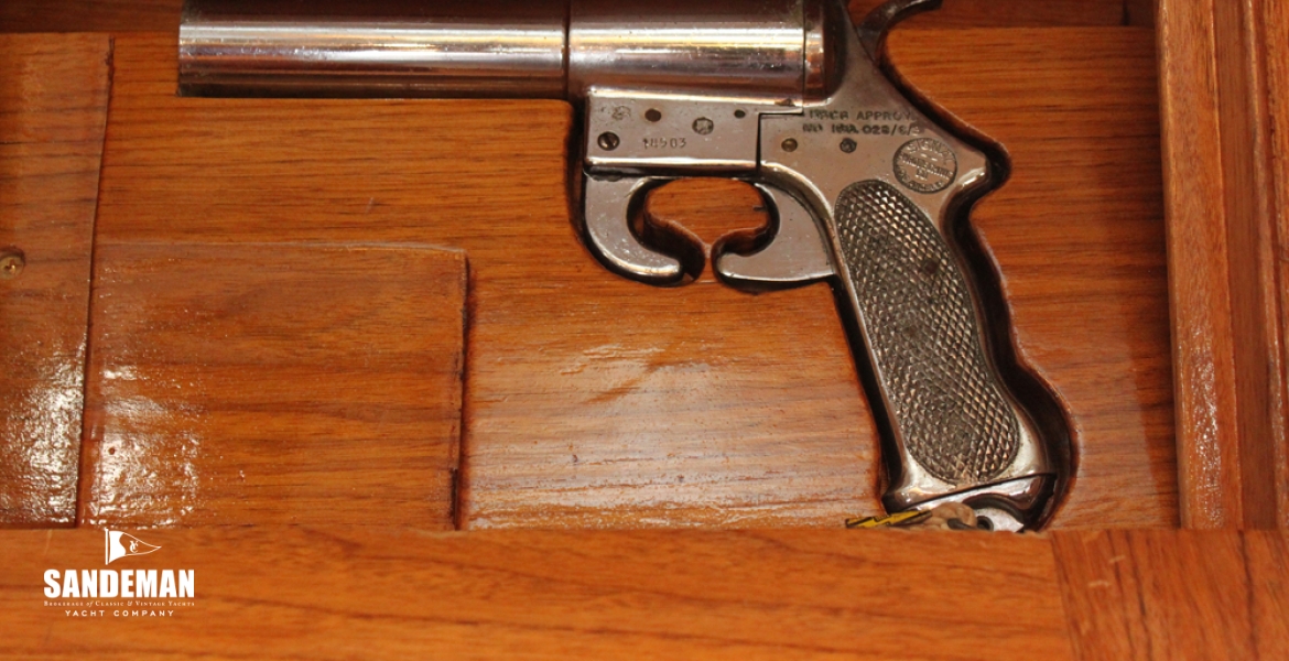 Flare pistol